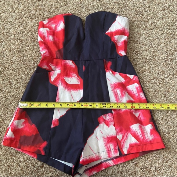 L’Atiste by Amy Medium Navy Blue Floral Romper - Picture 8 of 8